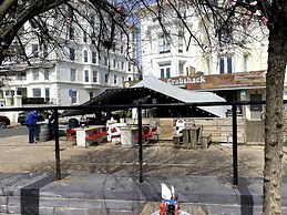 Worthing Beach 180 - 2 bed Seafront With Parking