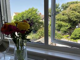 Worthing Beach 180 - 2 bed Seafront With Parking