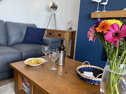 Worthing Beach 180 - 2 bed Seafront With Parking