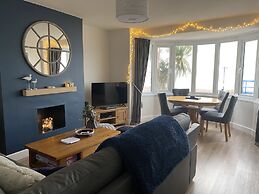 Worthing Beach 180 - 2 bed Seafront With Parking