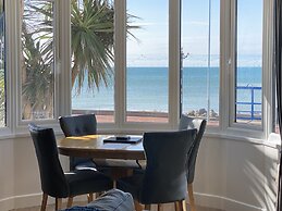 Worthing Beach 180 - 2 bed Seafront With Parking