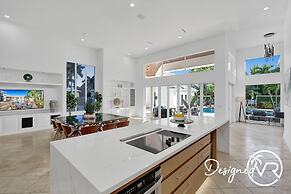 Sophia's Compound resort w heated pool