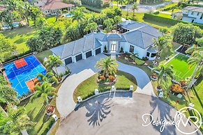 Sophia's Compound resort w heated pool