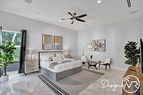 Sophia's Compound resort w heated pool