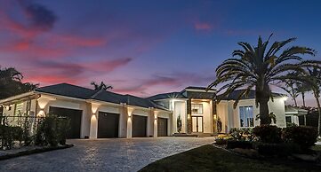 Sophia's Compound resort w heated pool