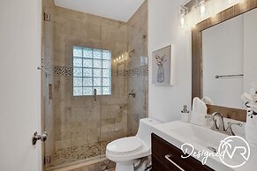 Sophia's Compound resort w heated pool