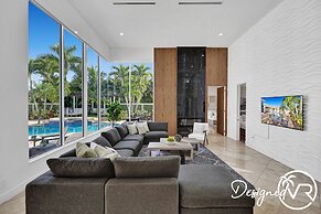 Sophia's Compound resort w heated pool