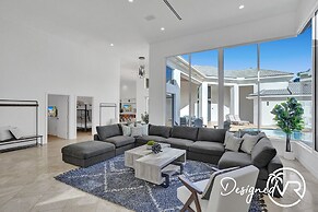 Sophia's Compound resort w heated pool