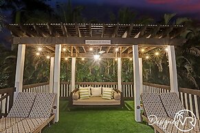 Sophia's Compound resort w heated pool