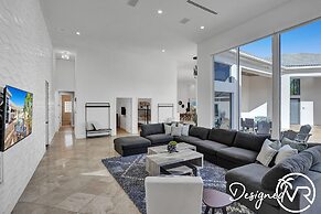 Sophia's Compound resort w heated pool