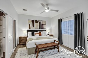 Sophia's Compound resort w heated pool