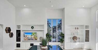 Sophia's Compound resort w heated pool