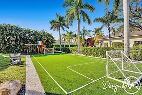 Sophia's Compound resort w heated pool