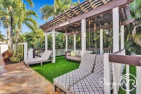 Sophia's Compound resort w heated pool