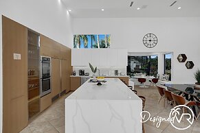 Sophia's Compound resort w heated pool