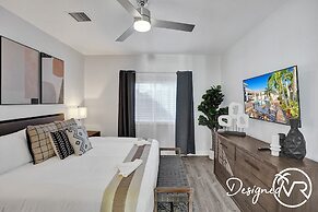 Sophia's Compound resort w heated pool