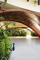 Mistiq Gardens