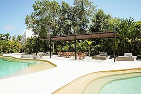 Mistiq Gardens