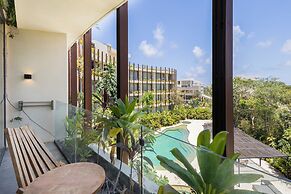 Mistiq Gardens