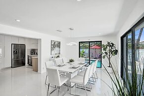 Heated Private Pool 4BR Modern home