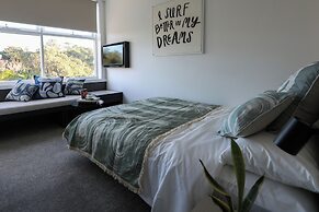 Barrys Beach Road Hotel