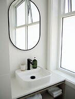 Barrys Beach Road Hotel