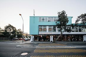 Barrys Beach Road Hotel