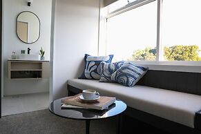 Barrys Beach Road Hotel