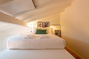 Mezzanine Stylish Apartment U by Vacationy