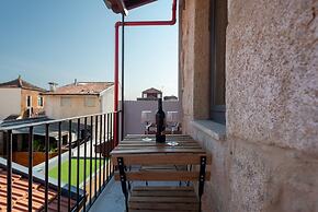 Mezzanine Stylish Apartment U by Vacationy