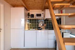 Mezzanine Stylish Apartment U by Vacationy