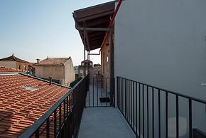 Mezzanine Stylish Apartment U by Vacationy