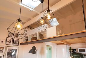 Mezzanine Stylish Apartment U by Vacationy