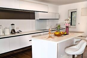 Villa Relax, Amazing View and 2 Pools