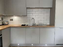 Modern & Comfortable 2BR Apartment