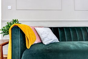 Beautiful 4 Bed House, 3 Minutes to Sea, Sleeps 8