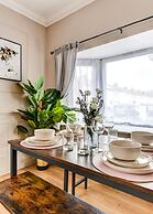 Beautiful 4 Bed House, 3 Minutes to Sea, Sleeps 8