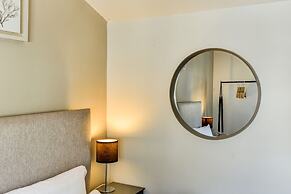 Beautiful 4 Bed House, 3 Minutes to Sea, Sleeps 8