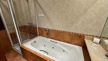 Gardi Hotel & Suites