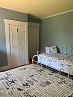 Captain Sweetser's Inn