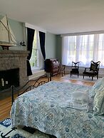 Captain Sweetser's Inn