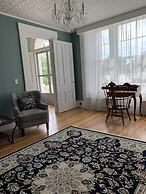 Captain Sweetser's Inn