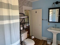 Captain Sweetser's Inn