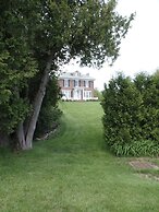 Captain Sweetser's Inn