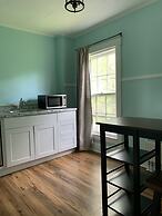 Captain Sweetser's Inn