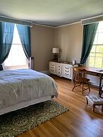 Captain Sweetser's Inn