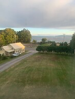 Captain Sweetser's Inn