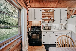 76GS - Genuine Log Cabin - WI-FI - Pets Ok - Sleeps 4