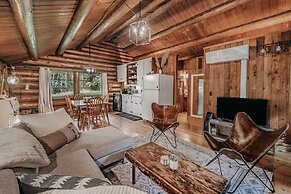76GS - Genuine Log Cabin - WI-FI - Pets Ok - Sleeps 4