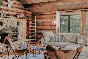 76GS - Genuine Log Cabin - WI-FI - Pets Ok - Sleeps 4